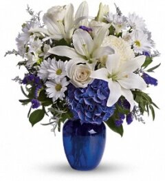 Бело-голубой букет из Лилий, Хризантем и Роз